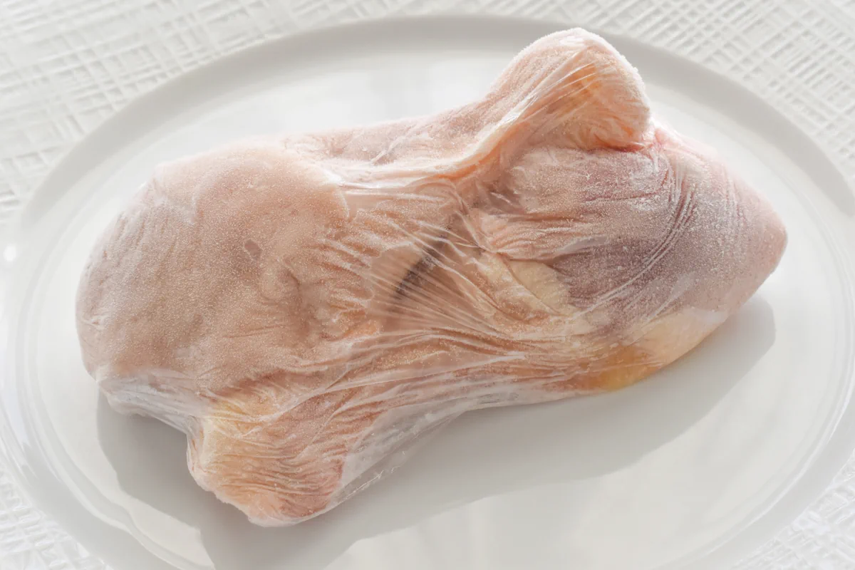 deux cuisses de poulet congelés