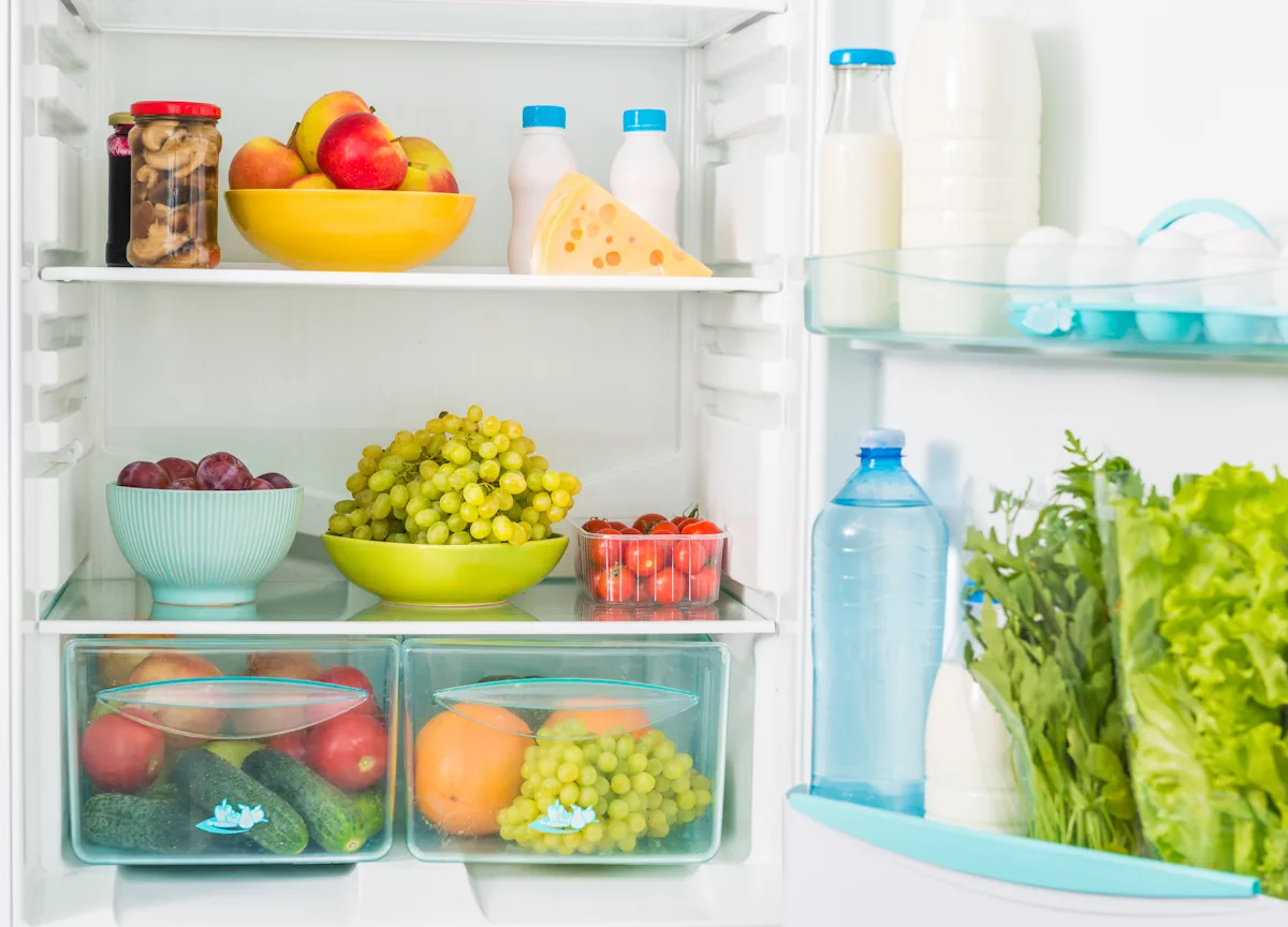 L'intérieur d'un réfrigérateur bien organisé