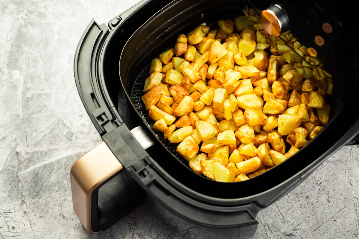 Des frites dans un appareil de cuisson sans huile
