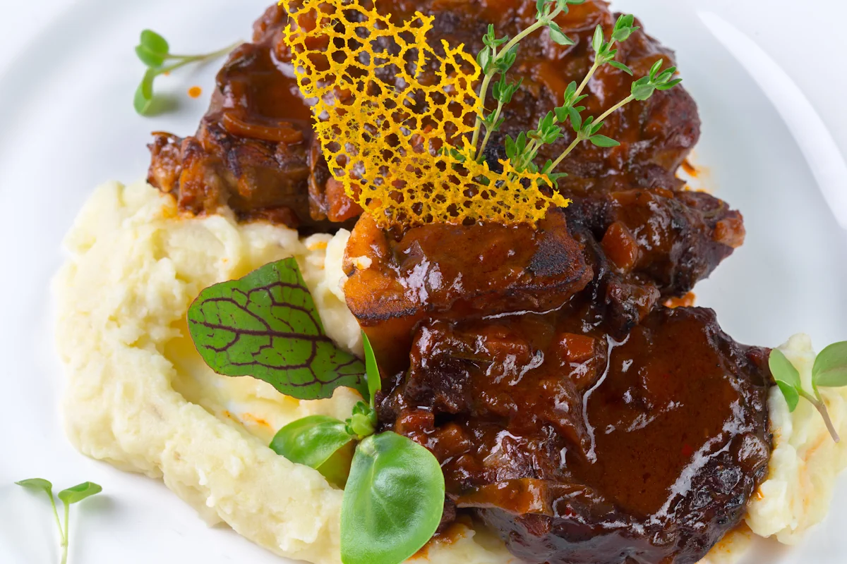 Une assiette de parmentier de canard