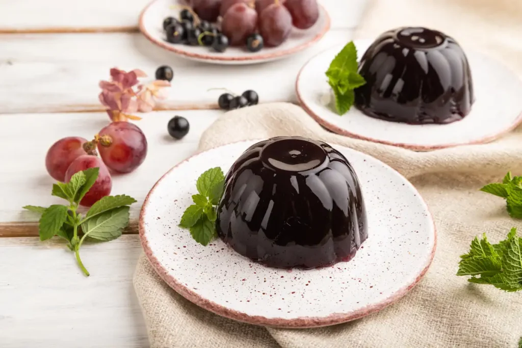 Des gelées de vin sur des assiettes